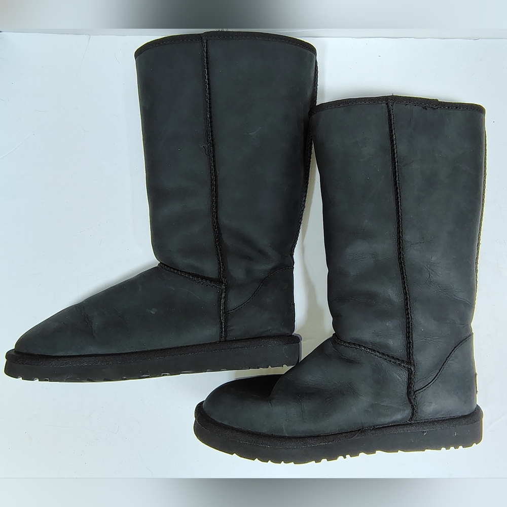 UGG Australia Classic Tall Women's Black Boots Suede Sheepskin Winter Sz 8